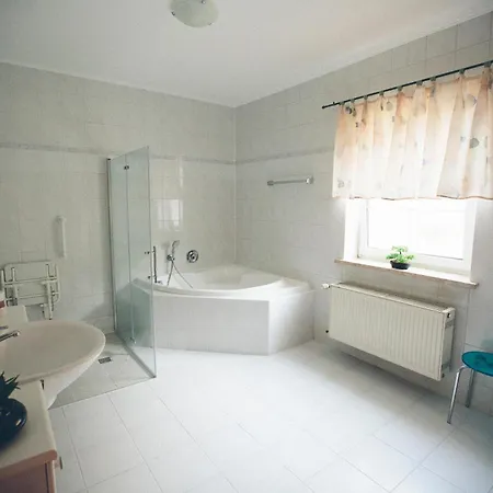 Whirlpool, Fußbodenheizung, Nintendo NES, Netflix, Wintergarten&Workspace Rudolstadt Zimmer foto