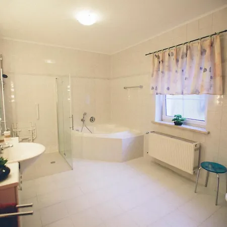 Whirlpool, Fußbodenheizung, Nintendo NES, Netflix, Wintergarten&Workspace Rudolstadt Zimmer foto