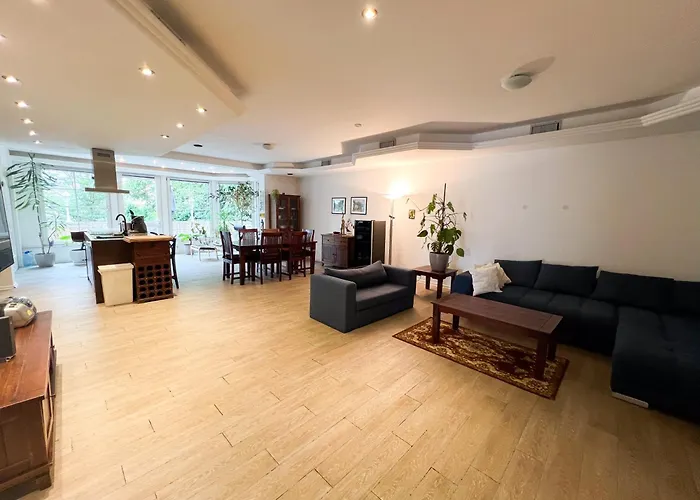 Whirlpool, Fußbodenheizung, Nintendo NES, Netflix, Wintergarten&Workspace
