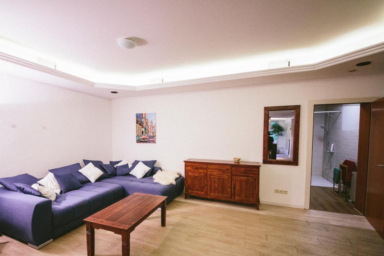 Whirlpool, Fußbodenheizung, Nintendo Nes, Netflix, Wintergarten&workspace Apartment Rudolstadt