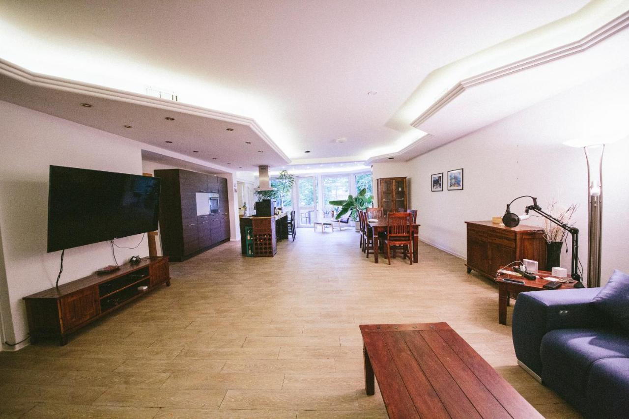 Whirlpool, Fußbodenheizung, Nintendo Nes, Netflix, Wintergarten&workspace