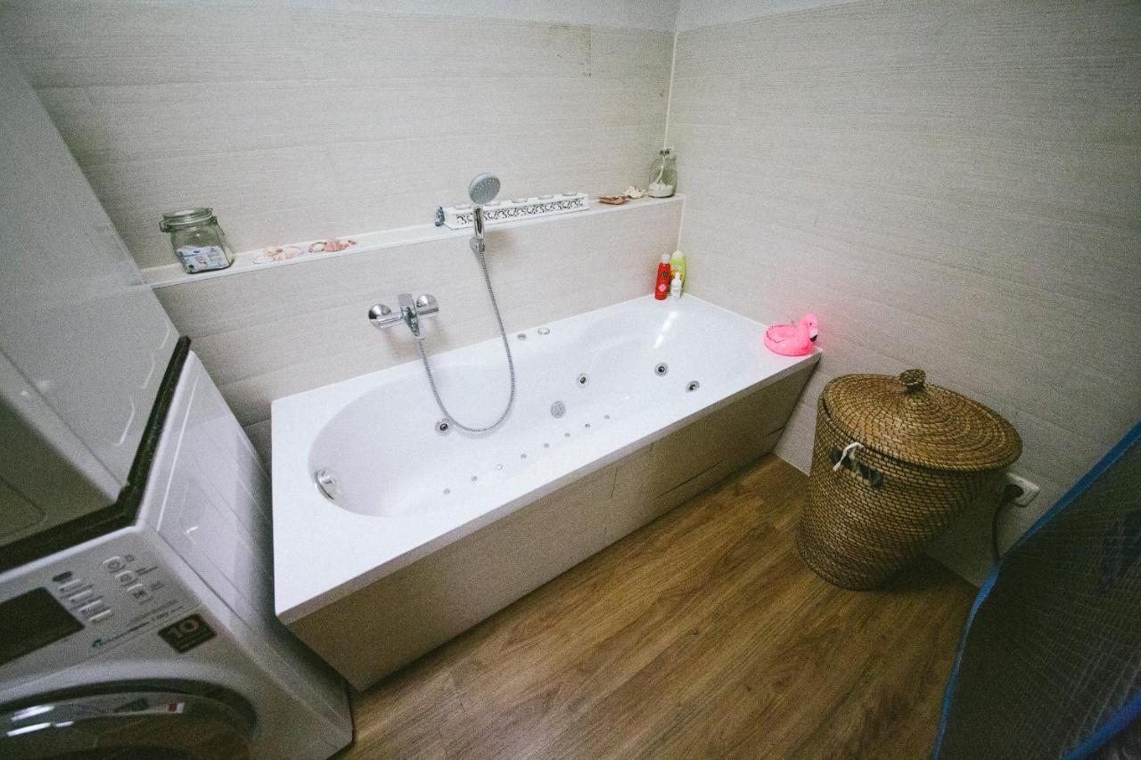 Whirlpool, Fußbodenheizung, Nintendo Nes, Netflix, Wintergarten&workspace