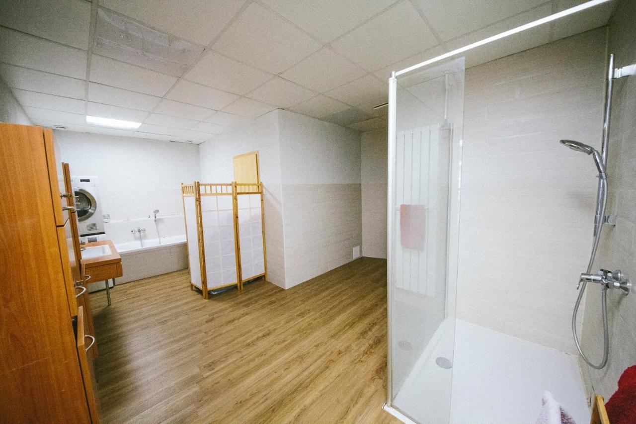 Whirlpool, Fußbodenheizung, Nintendo Nes, Netflix, Wintergarten&workspace