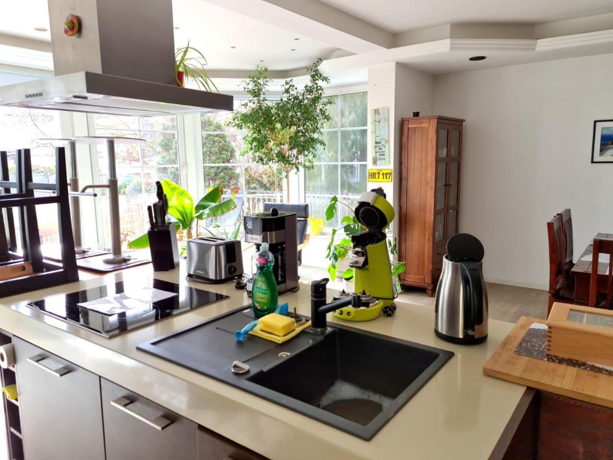 Grosse & Voll Ausgestattete Apartments, Studios, Doppelzimmer, Workspace, Parkplatz, Netflix, Prime & Schnelles Wifi In Ruhiger Lage Mit Garten Рудольштадт