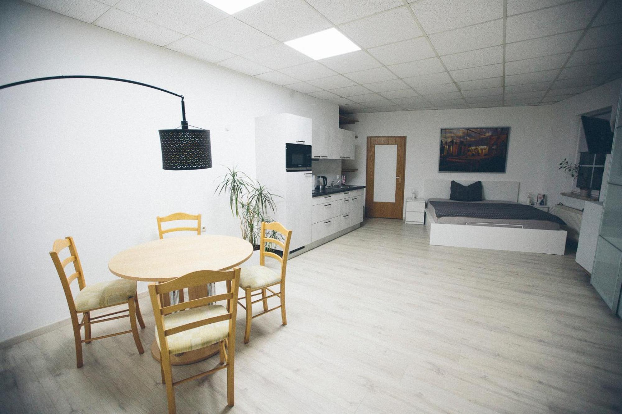 Whirlpool, Fußbodenheizung, Nintendo Nes, Netflix, Wintergarten&workspace