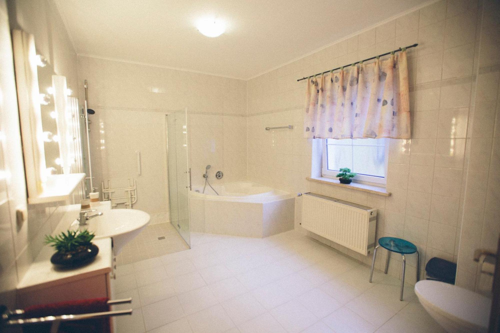 Apartment Whirlpool, Fußbodenheizung, Nintendo Nes, Netflix, Wintergarten&workspace