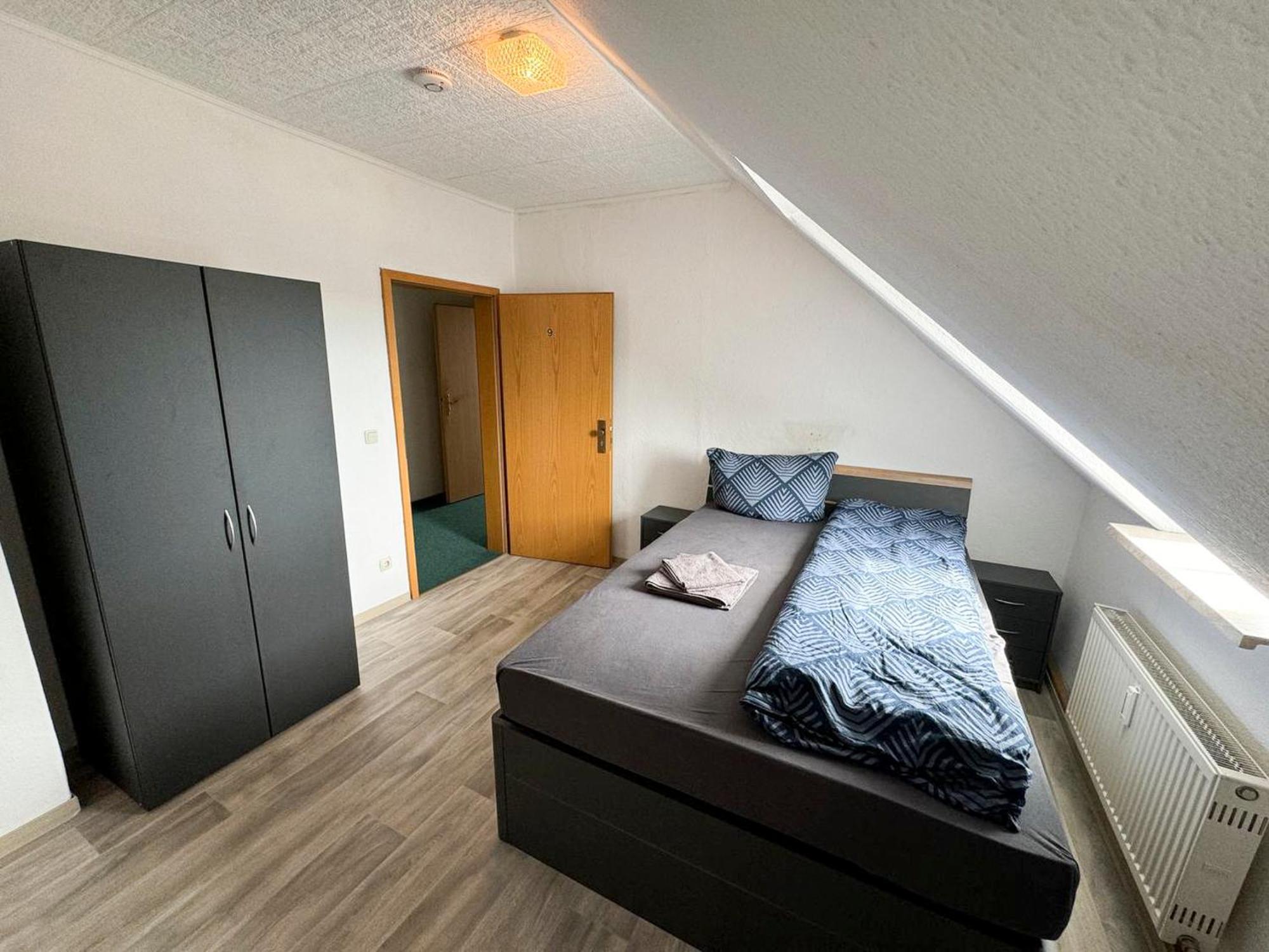 Grosse & Voll Ausgestattete Apartments, Studios, Doppelzimmer, Workspace, Parkplatz, Netflix, Prime & Schnelles Wifi In Ruhiger Lage Mit Garten