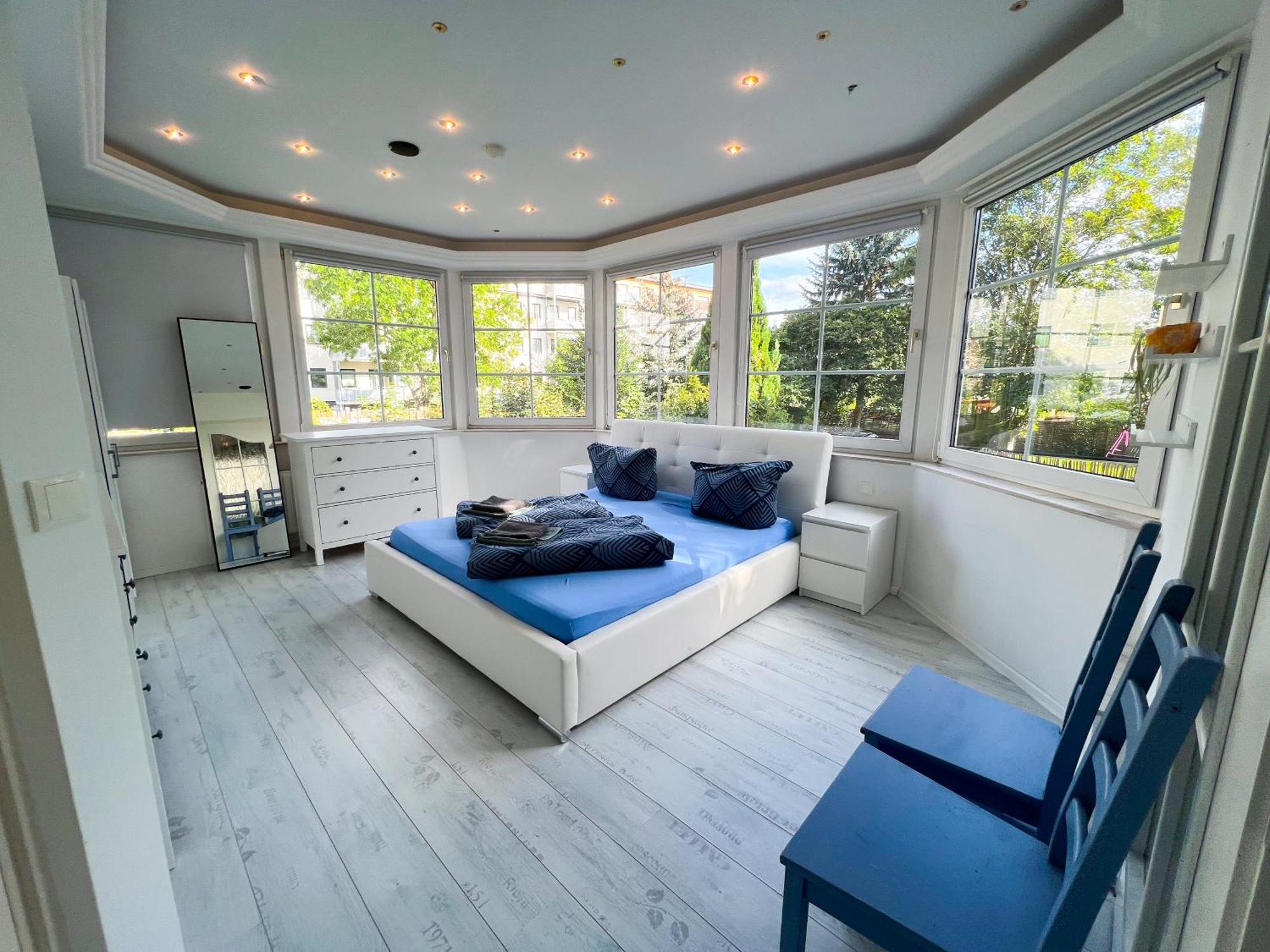 Whirlpool, Fußbodenheizung, Nintendo Nes, Netflix, Wintergarten&workspace