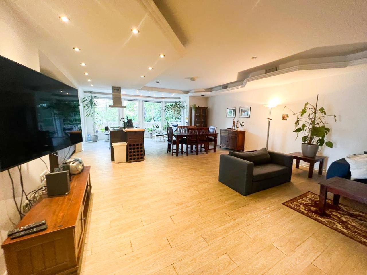 Grosse & Voll Ausgestattete Apartments, Studios, Doppelzimmer, Workspace, Parkplatz, Netflix, Prime & Schnelles Wifi In Ruhiger Lage Mit Garten Апартаменты *