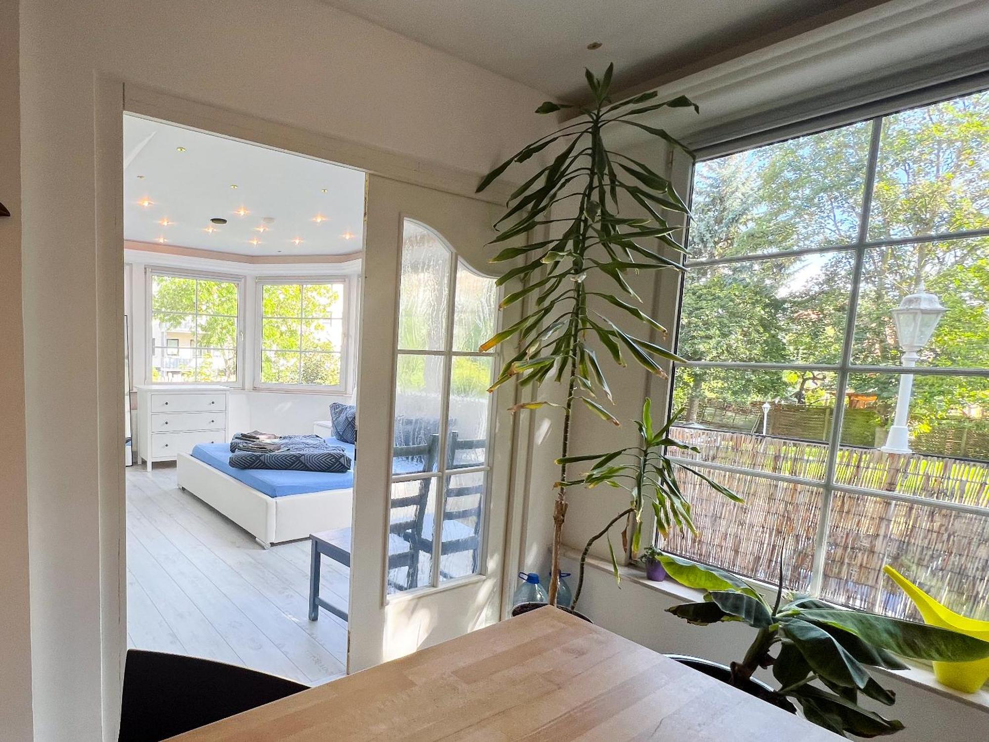 Grosse & Voll Ausgestattete Apartments, Studios, Doppelzimmer, Workspace, Parkplatz, Netflix, Prime & Schnelles Wifi In Ruhiger Lage Mit Garten Апартаменты *