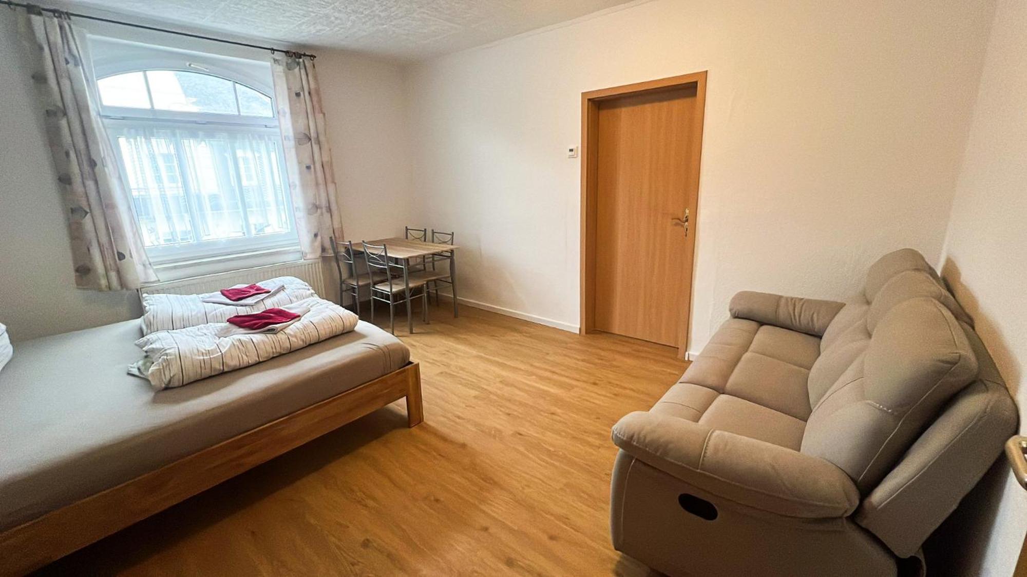 Whirlpool, Fußbodenheizung, Nintendo Nes, Netflix, Wintergarten&workspace Apartment Rudolstadt